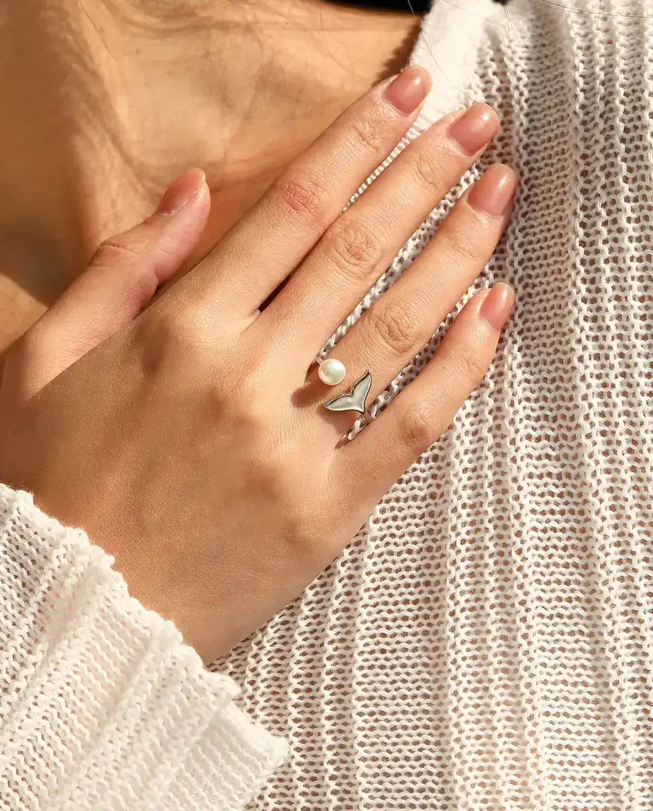 Valfena Ring med Pärla - öppen justerbar skena med vit fena, 925 sterlingsilver